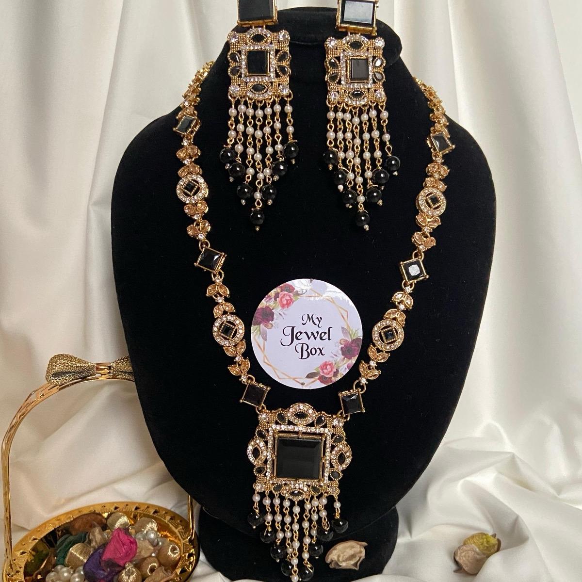 NAINA Egyptian long mala set with earring