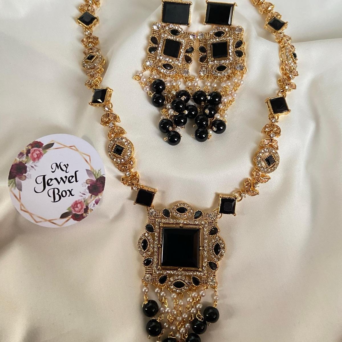 NAINA Egyptian long mala set with earring