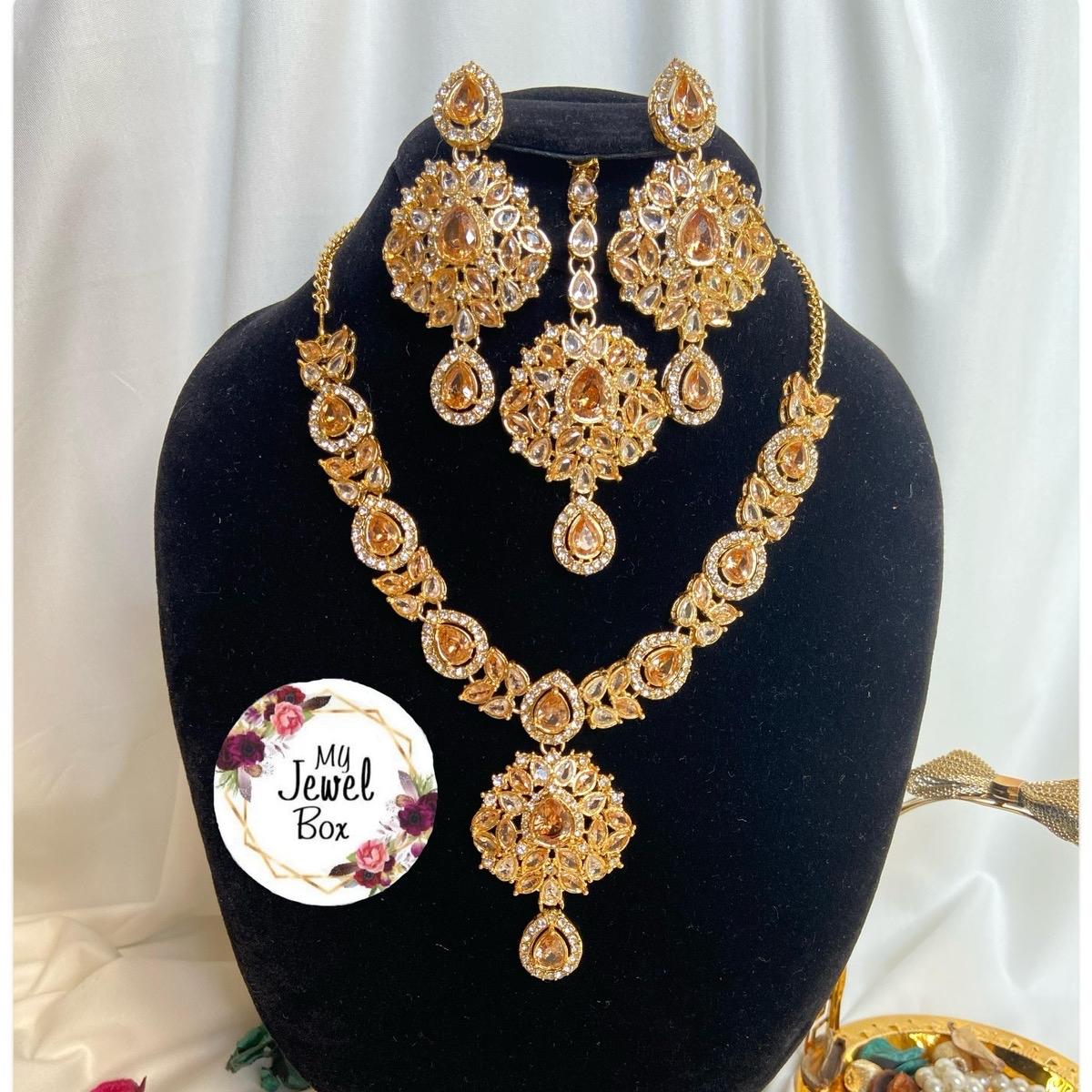 ARWAH Egyptain necklace set with earring teeka