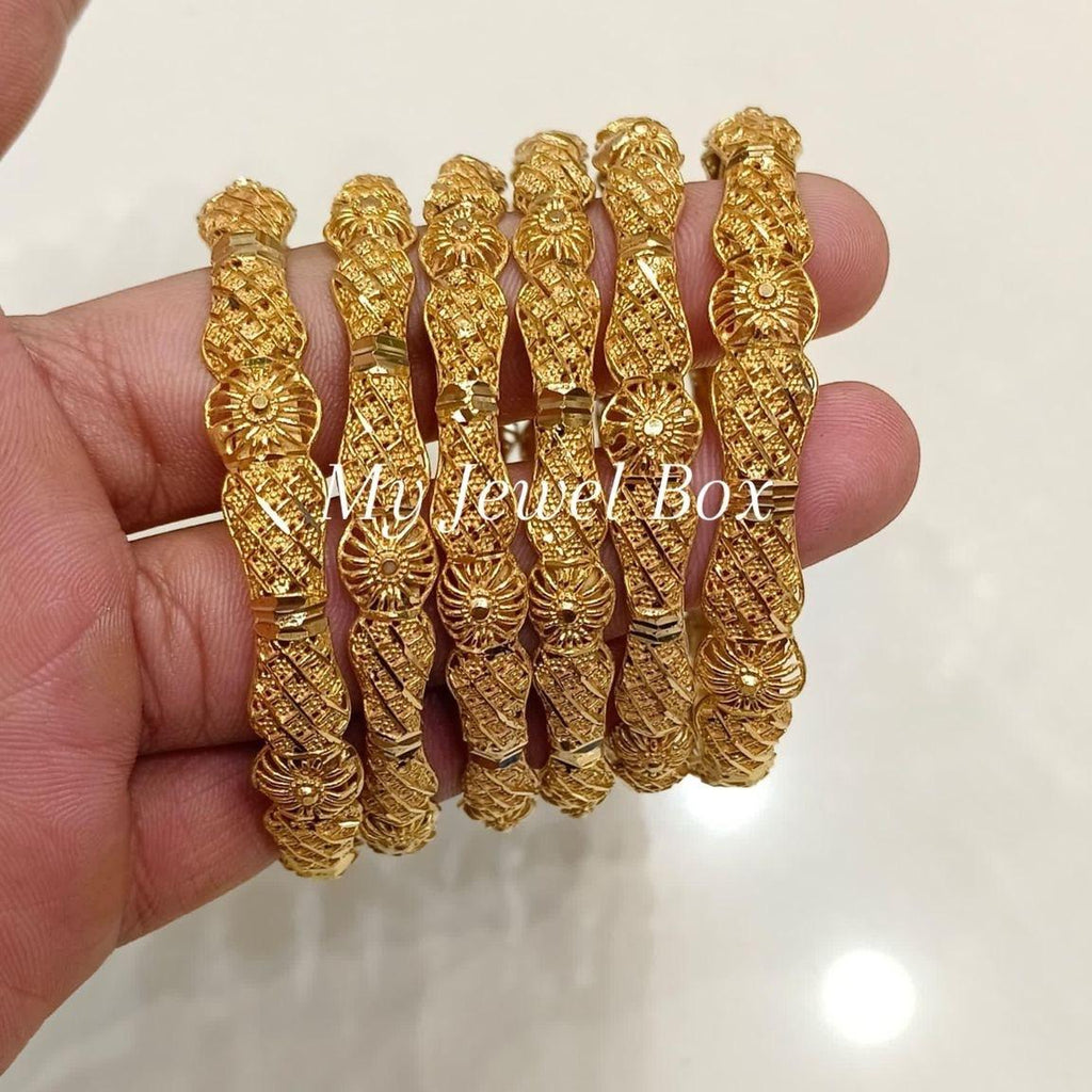 NaZisH ‘s real gold look orignal  Gold plated Range bangles with box