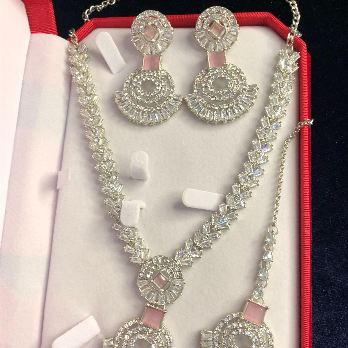 Zircon stylish necklace set with earnings Female Birthday Anniversary Engagement