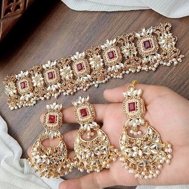 Collar style Choker set with earing tikka