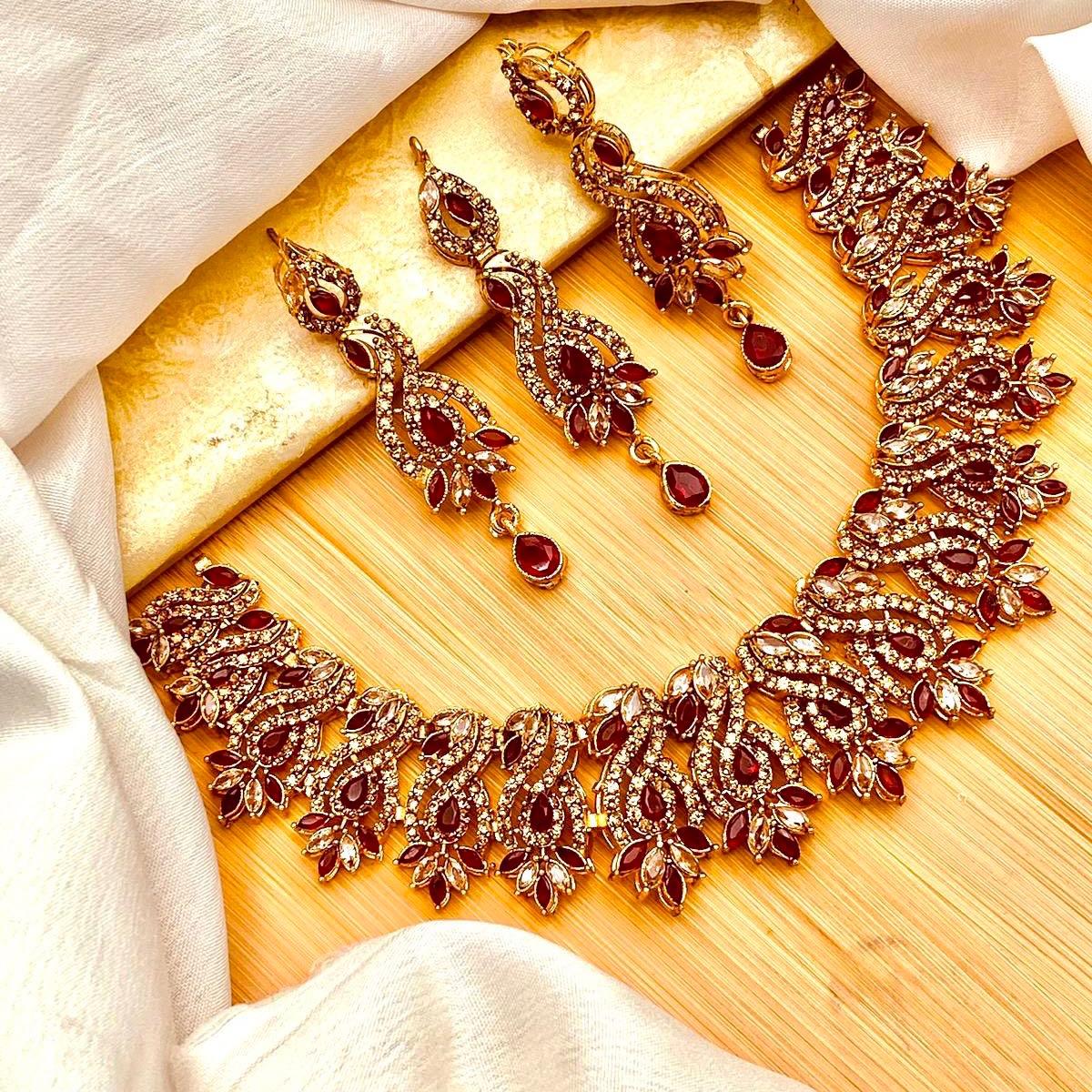 Farwaaa Necklace set with earrings teeka