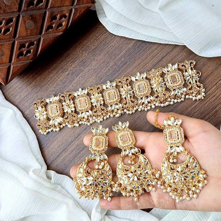 Collar style Choker set with earing tikka