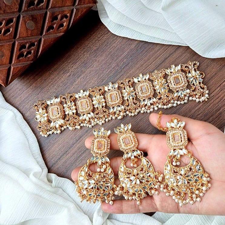 Collar style Choker set with earing tikka