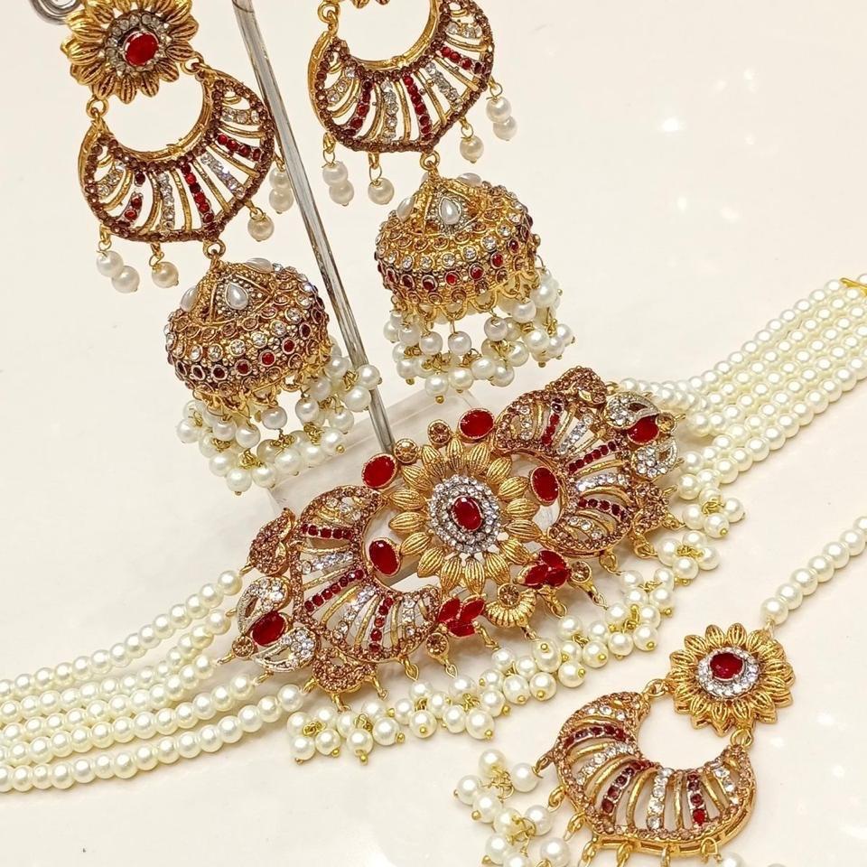 GULNAR Choker set with earring tekka