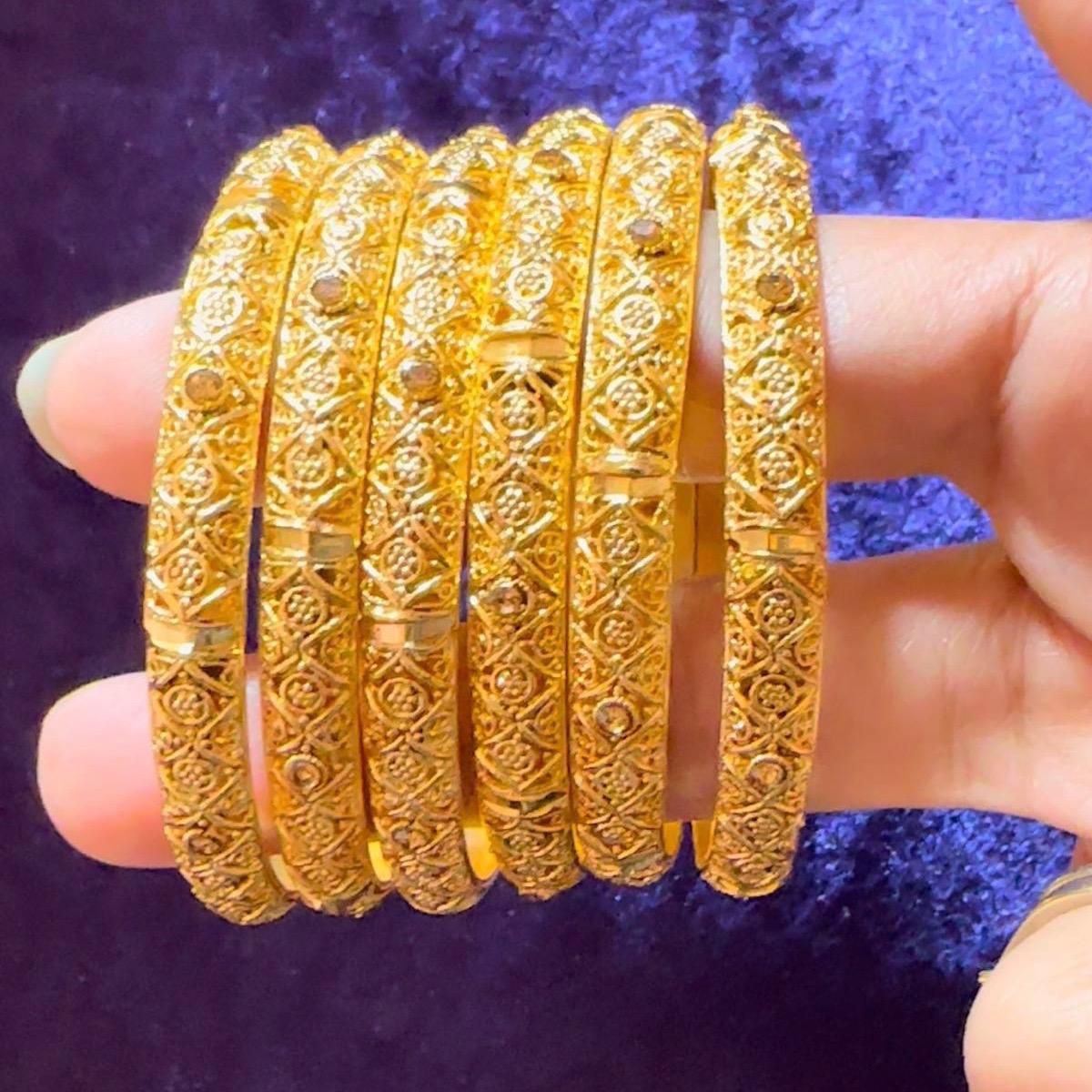 Gold loolike awesome bangles  6 pieces