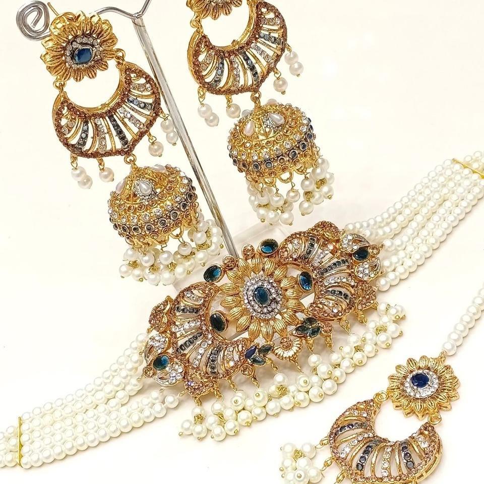 GULNAR Choker set with earring tekka
