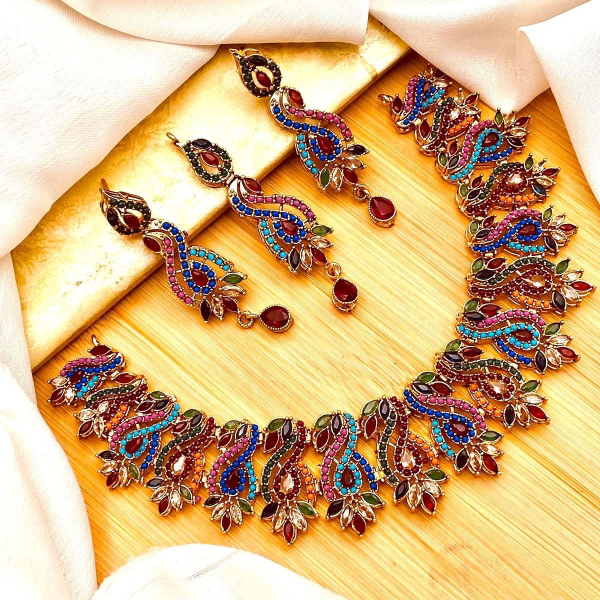 Farwaaa Necklace set with earrings teeka