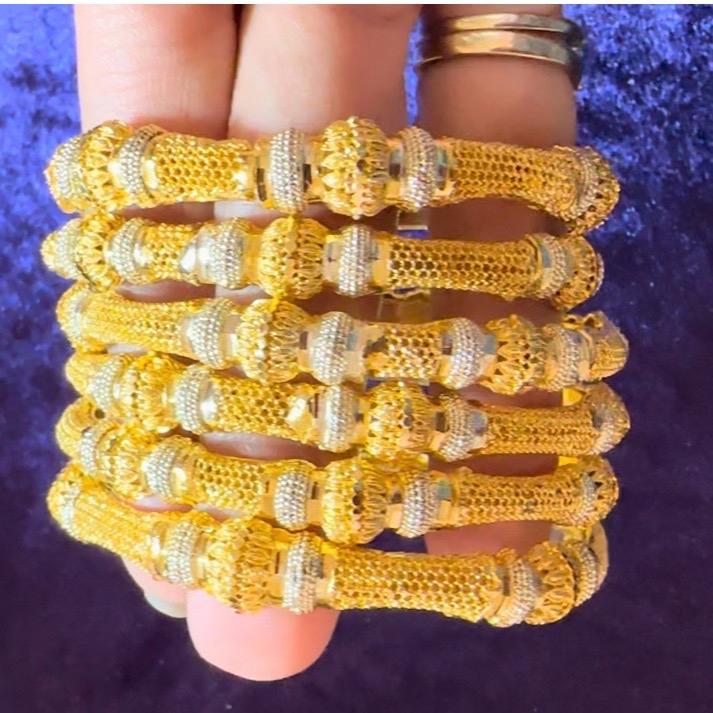 Gold loolike awesome bangles  6 pieces