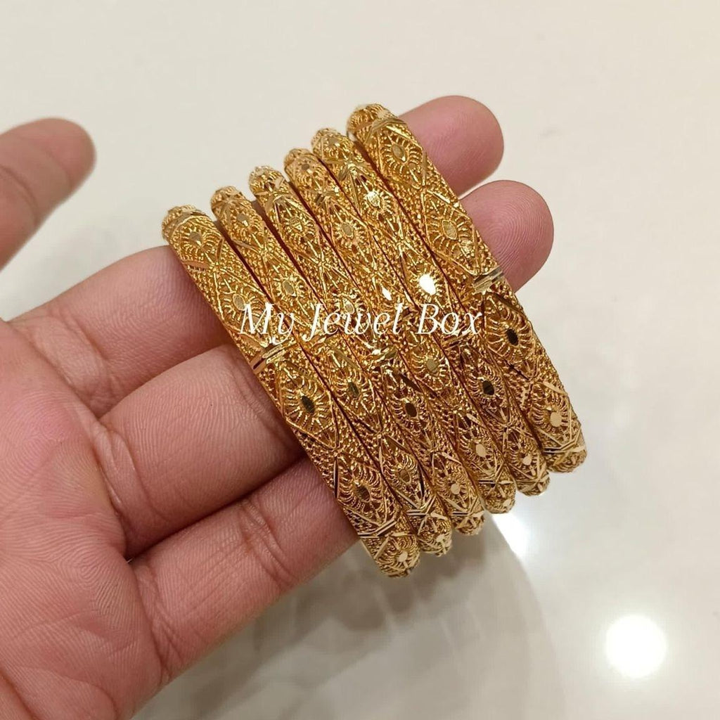 NaZisH ‘s real gold look orignal  Gold plated Range bangles with box