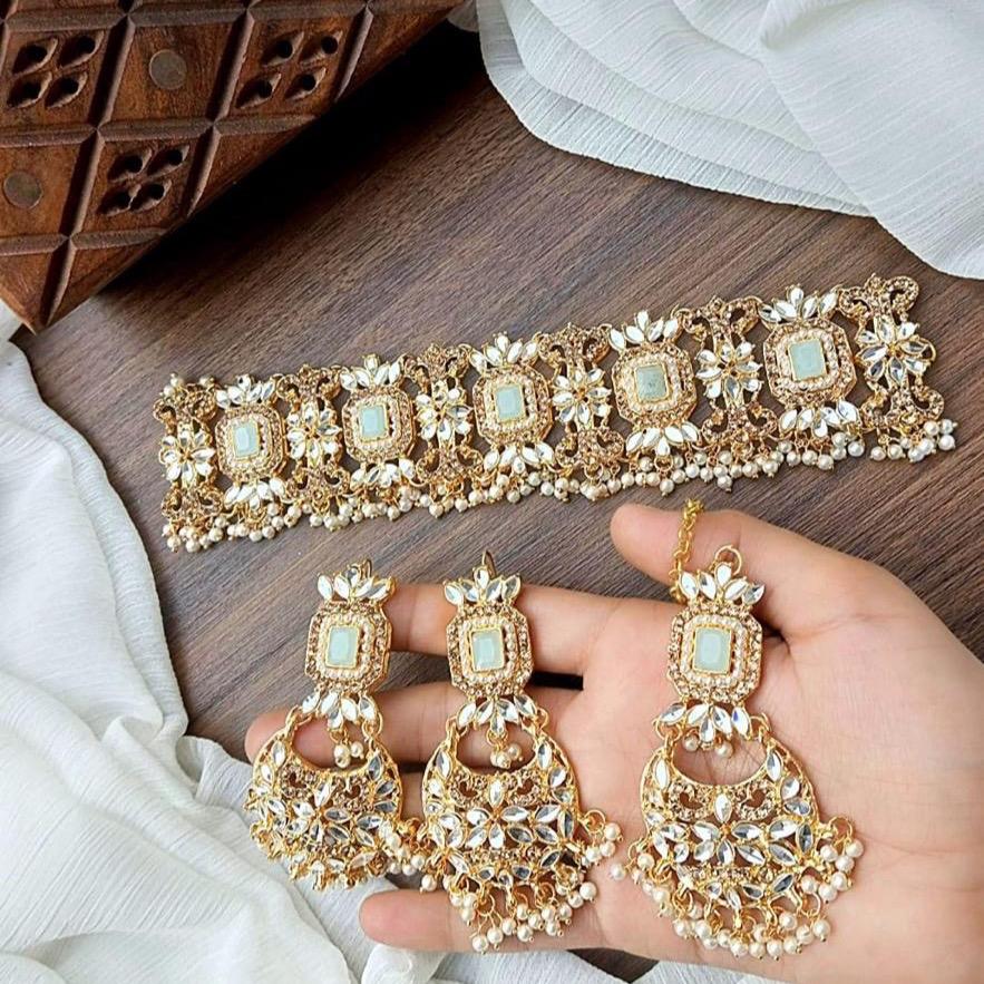 Collar style Choker set with earing tikka