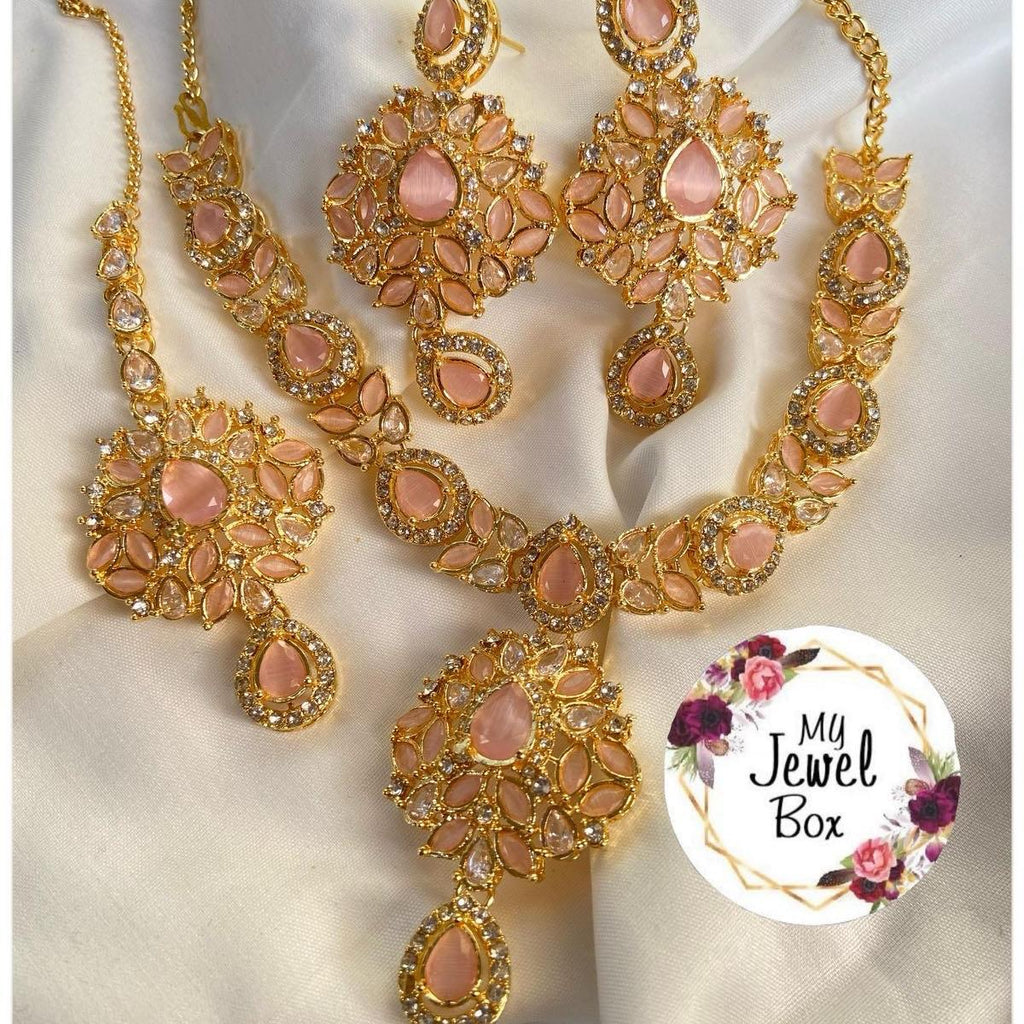 ARWAH Egyptain necklace set with earring teeka