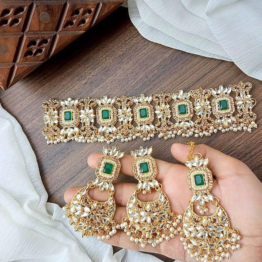 Collar style Choker set with earing tikka