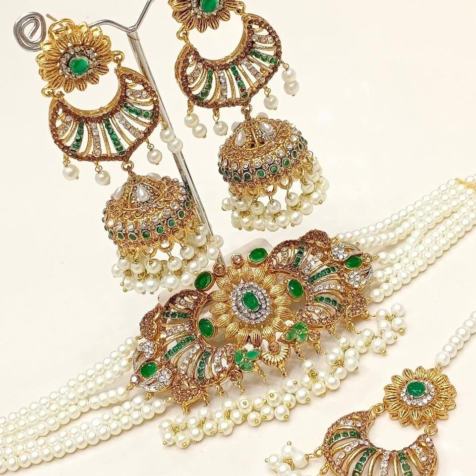 GULNAR Choker set with earring tekka