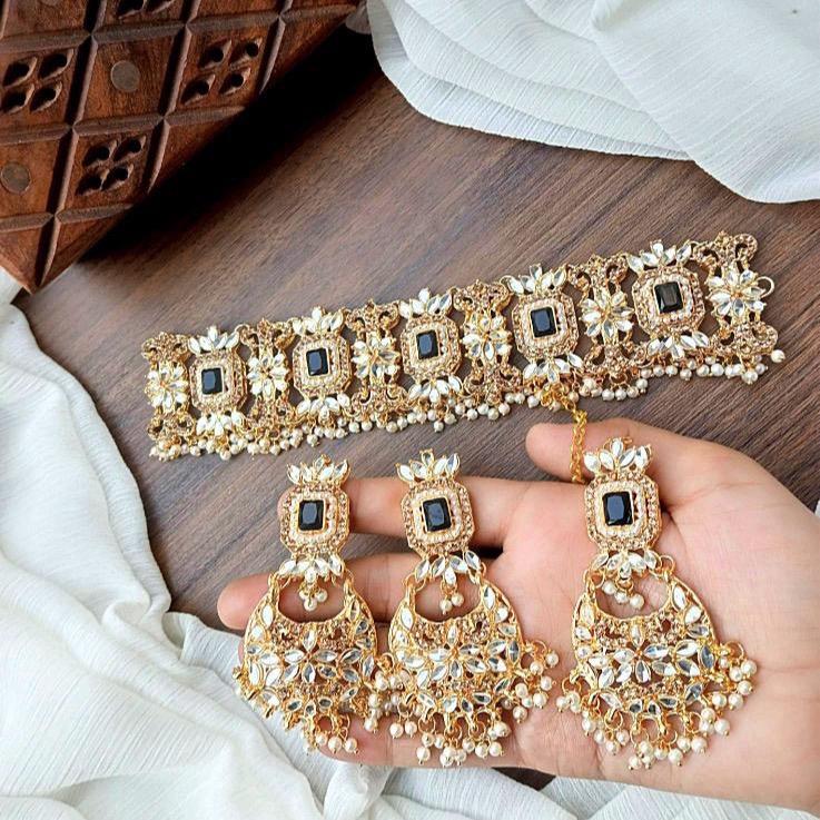 Collar style Choker set with earing tikka