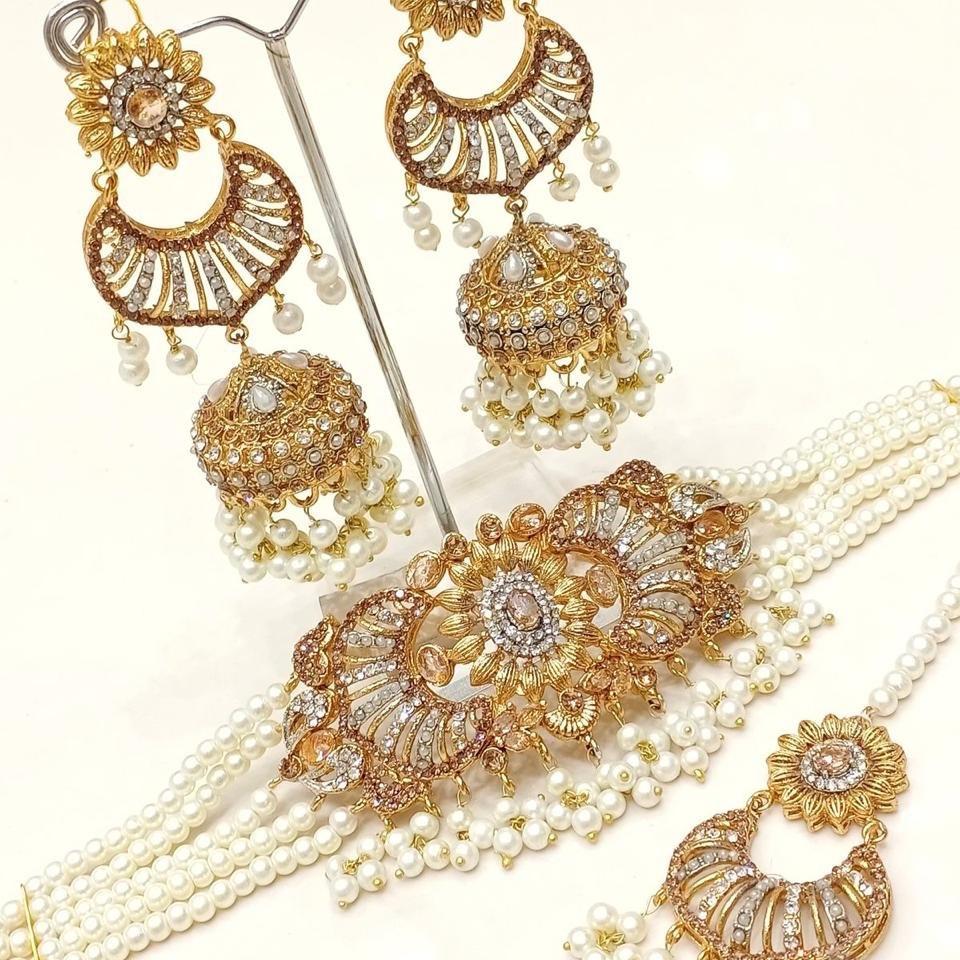 GULNAR Choker set with earring tekka